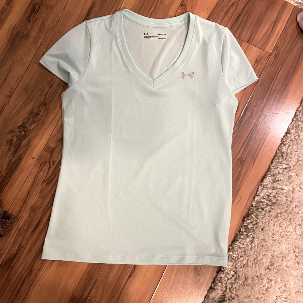 Under Armour | 🌟 2 for $15! 🌟 v neck active top